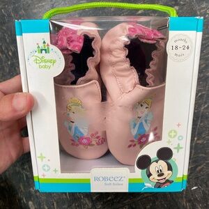 NIB Disney Baby cinderella baby Sz 18-24M soft soles